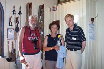 30.06.2006 – Der Verein begrüßt die 20.000ste Besucherin auf dem Leuchtturm.